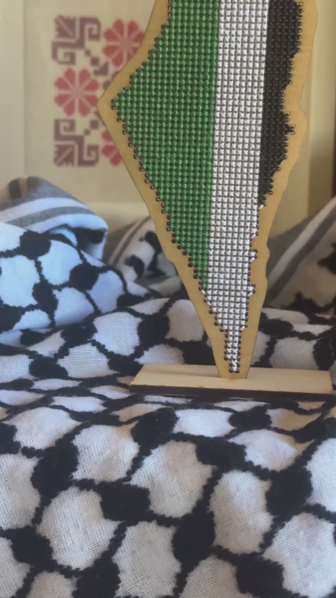 tatreez-palestine-map-stand-video